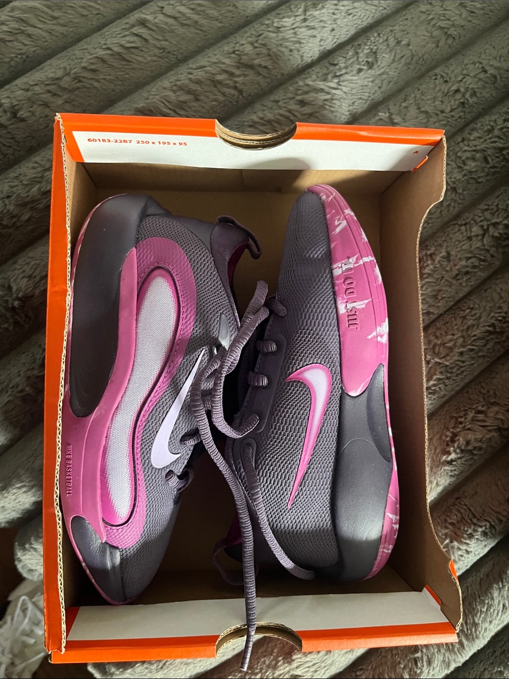 Nike big kids Purple & Pink Low-Top Athletic Sneakers
